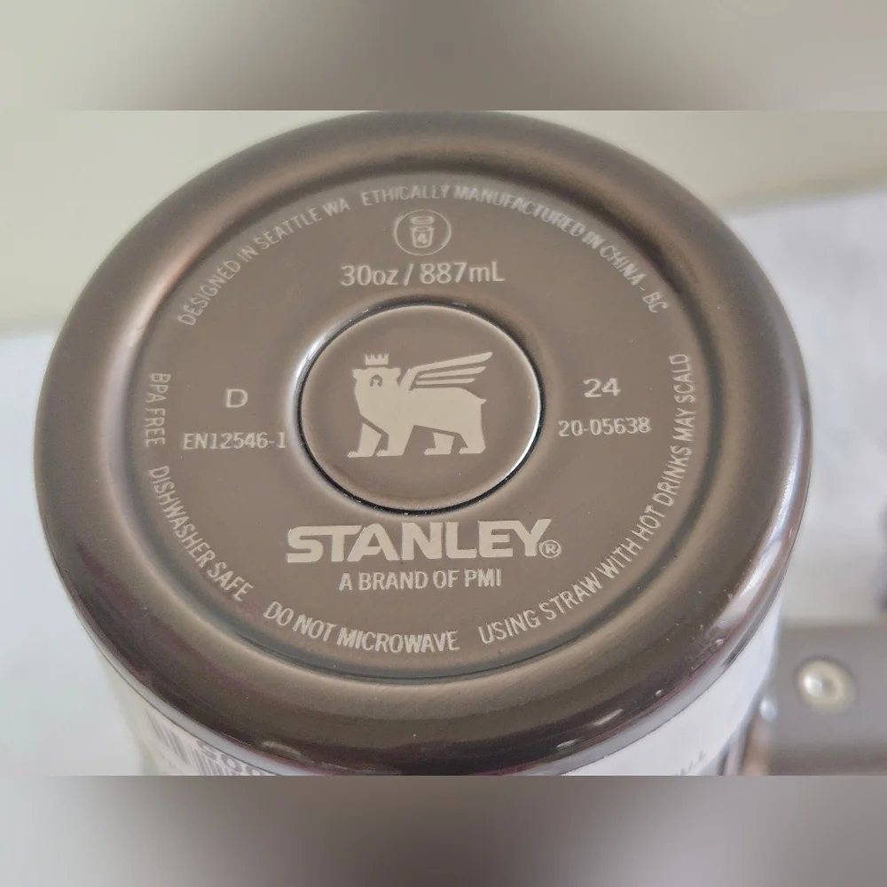 Stanley The Quencher Fluted Texture Tumbler Brown Silver Trim 30oz - Picture 5 of 5